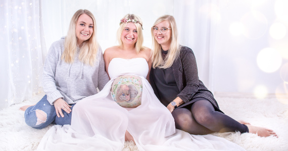 Babybauchbemalung drei besten Freundinnen