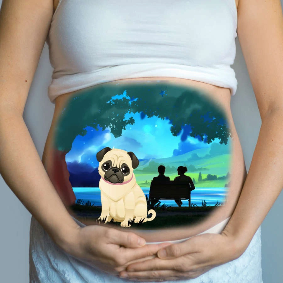 Digitaler Entwurf einer Babybauchbemalung mit Mops-Motiv und romantischer Seelandschaft als Hintergrund