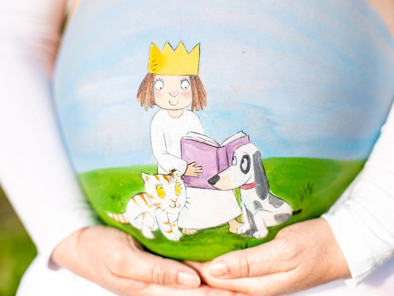 Bemalung auf Schwangerschaftsbauch Motiv die kleine Prinzessin
