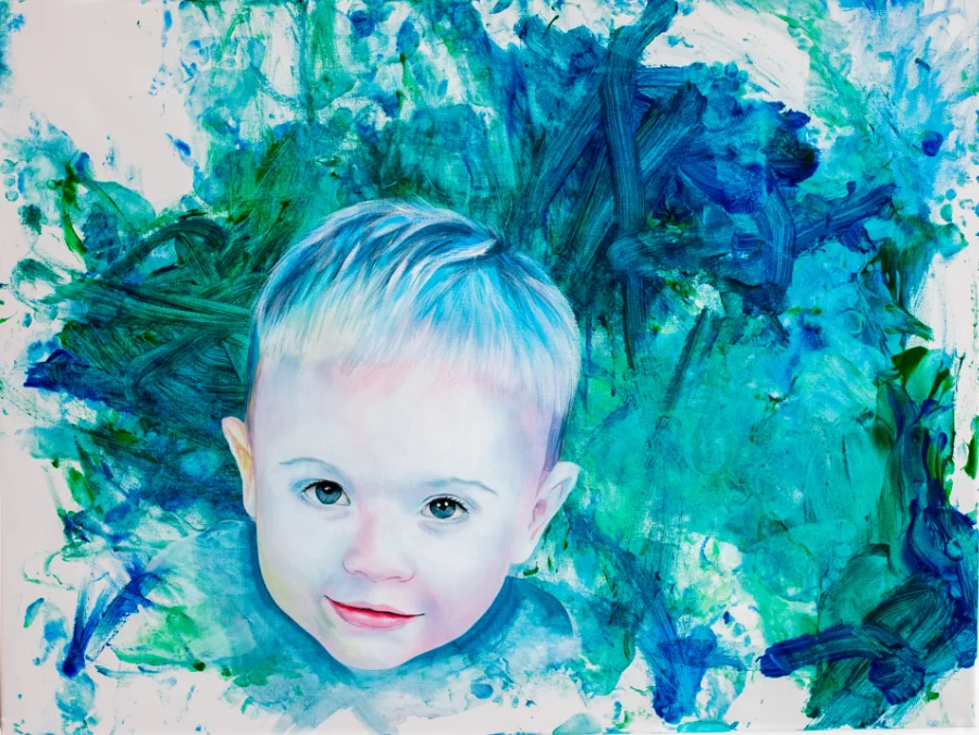 Klecksportrait eines Kindes mit blau-grünem Hintergrund, handgemaltes Acrylportrait auf Leinwand von cy-DESIGN in Greifswald